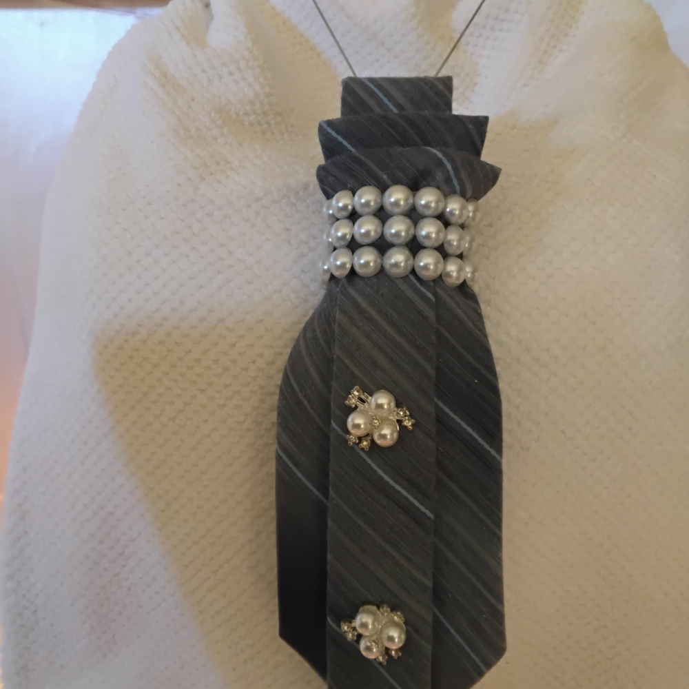 Elegant Gray Necktie with Pearl Embellishments